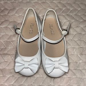 Children’s place Toddler girl formal white dress shoes great condition size 8